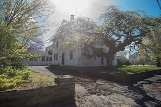82 Petersham Rd, Hardwick, MA 01037