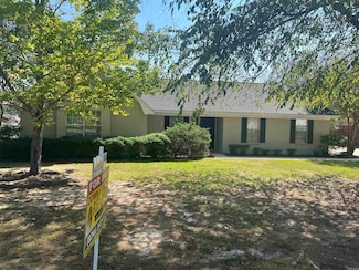 901 S Green Oaks Ln, White Hall, AR 71602