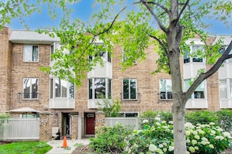108 Bishop Quarter Ln, Oak Park, IL 60302