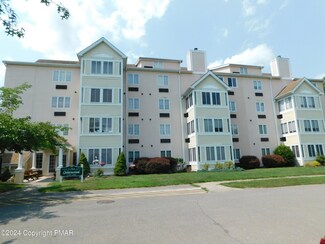 3 Village Cir Unit 402, Stroudsburg, PA 18360