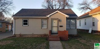 233 4th St NW, Le Mars, IA 51031