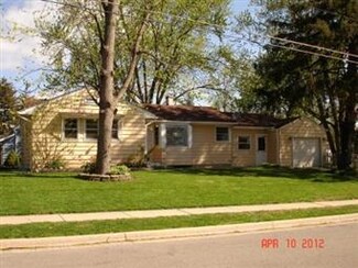774 Adams St, Elgin, IL 60123
