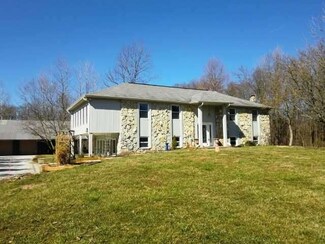 1512 N Franklin Rd, Greenwood, IN 46143