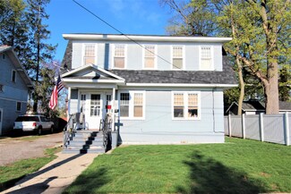 1763 Sanford St, Muskegon, MI 49441