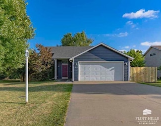 415 West St, Riley, KS 66531