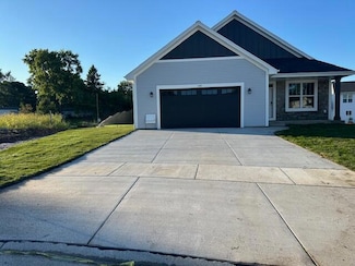 1039 Waterstone Ct, Pewaukee, WI 53072