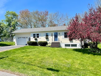8 Valley St, Lewiston, ME 04240