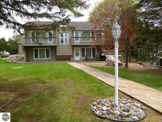 1268 Queensway Dr, Weidman, MI 48893