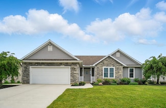 1810 Rosewood Dr, Wapakoneta, OH 45895