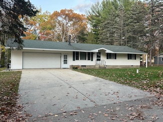 110 Bell Ave, Prudenville, MI 48651