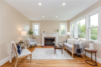38 River St, Cranston, RI 02905