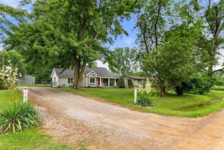 7640 Marlowe Rd, Belleville, MI 48111