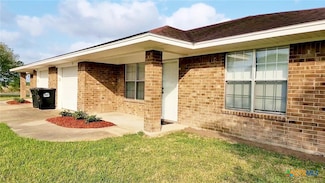 123 & 125 6th St, Vanderbilt, TX 77991
