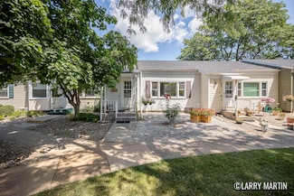 1015 Village Ln, Jenison, MI 49428