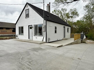 4825 SW 9th St, Des Moines, IA 50315