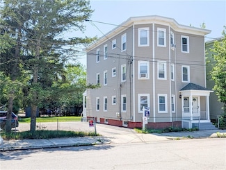5 Stearns St, Pawtucket, RI 02861