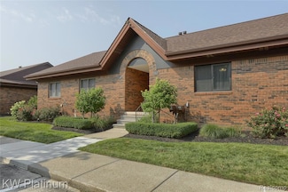 38671 Harrison Creek Ct, Harrison Township, MI 48045