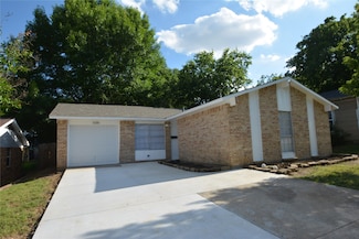 1135 Hill St, Grand Prairie, TX 75050