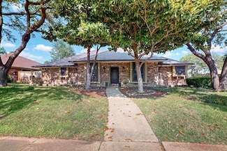 5008 Urban Crest Rd, Dallas, TX 75227