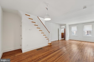 439 Mercy St, Philadelphia, PA 19148