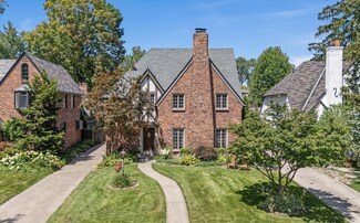 8286 Huntington Rd, Huntington Woods, MI 48070
