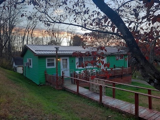 2334 School House Rd, Fairmont, WV 26554