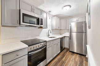37 Fountain Ln Unit 5, South Weymouth, MA 02190