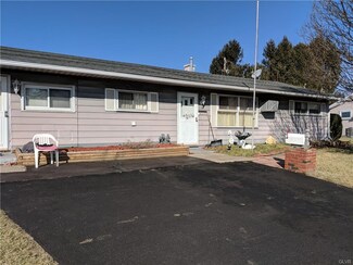 14 Saylor Dr, Coplay, PA 18037