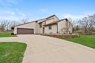 408 Brookwood Ct, Valparaiso, IN 46385