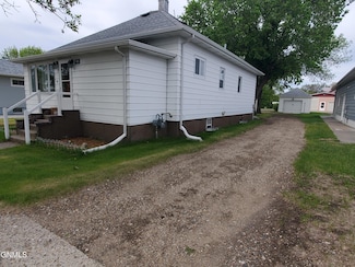308 1st St NE, Linton, ND 58552