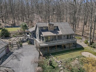 141 Cove Point Cir, Lakeville, PA 18438