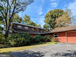 82 S Forge Manor Dr, Phoenixville, PA 19460