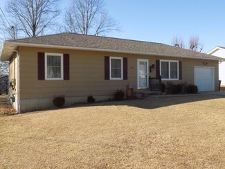 1313 Pearl St, Carrollton, MO 64633