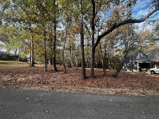 11 Clearwater Cir, Cape Royale, TX 77331