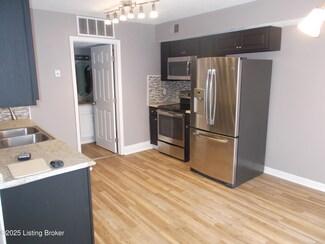 3724 Charter Oaks Dr Unit 3, Louisville, KY 40241