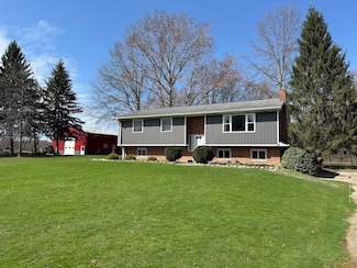 24371 Hilltop Rd, Springboro, PA 16435