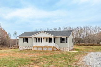583 Cornfield Ln, Appomattox, VA 24522