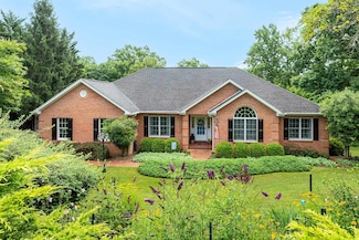 110 Charmont Dr, Radford, VA 24141