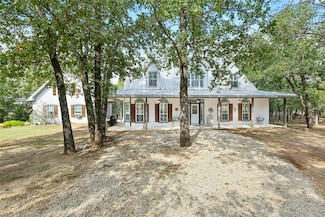 412 Woody Hollow Rd, Luling, TX 78648