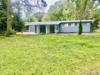 750 Robinwood Dr, Florissant, MO 63033