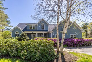17 Clam Cove Dr, Rockport, ME 04856