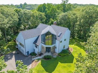 21 Woods End Dr, Wilton, CT 06897