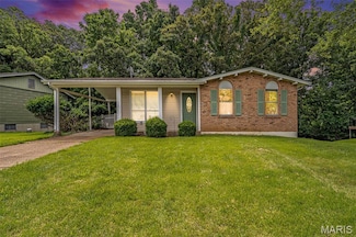 1483 Noche Ct, Fenton, MO 63026