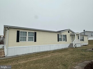 5296 Brockton Ct, Macungie, PA 18062