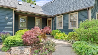 51 New Lenox Rd, Lenox, MA 01240