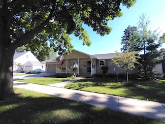 1193 Dousman St, Green Bay, WI 54303