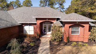 6568 Castlewood St, Navarre, FL 32566
