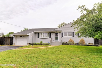 10 Klein St, Oakhurst, NJ 07755