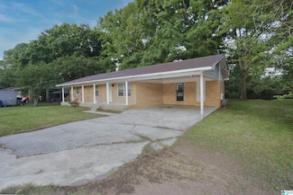 136 Geoff Ln, Anniston, AL 36201