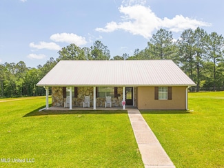 28121 Dusty Ln, Picayune, MS 39466